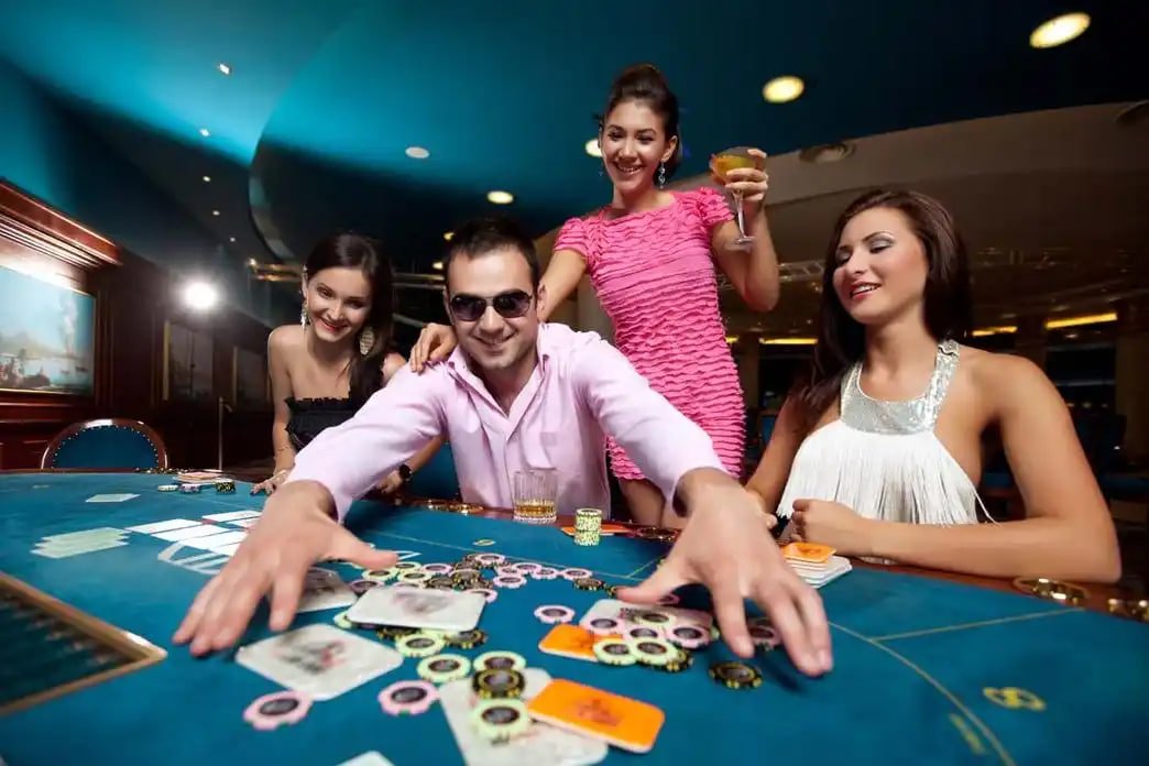 yuk88 platform showing Capsa Banting table with multiple players and live dealer interface